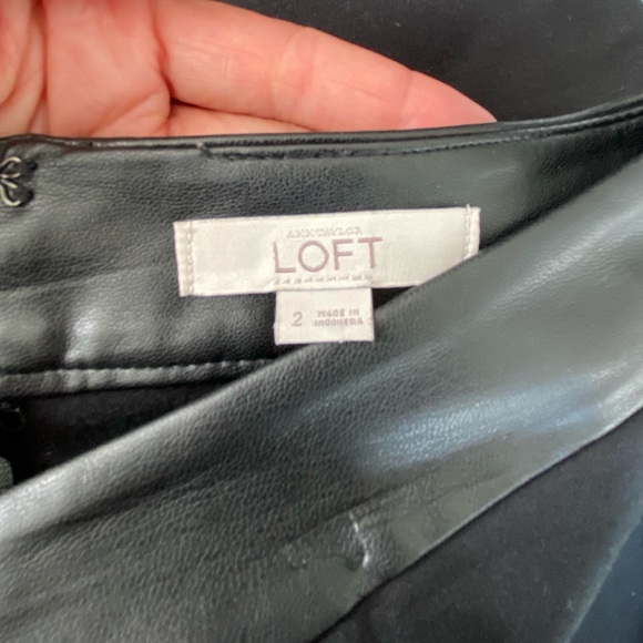 Ann Taylor LOFT Black Scalloped Pencil with Leather Piping Skirt - Picture 14 of 15